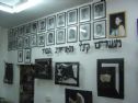 קיר ההנצחה בספריית בית הספר